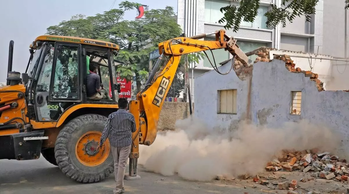 बुलडोझर अन्यायाला चाप