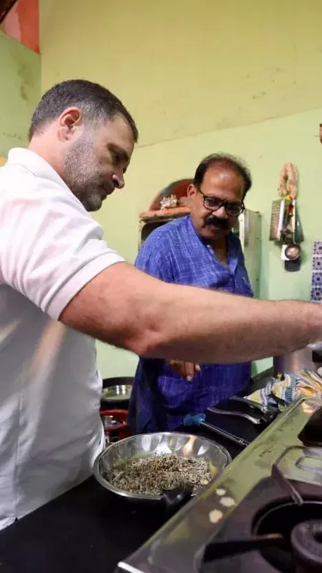 राहुल गांधी यांनी कोल्हापूरच्या टेम्पोचालक अजित संधे यांच्या घरी भेट दिली भेट