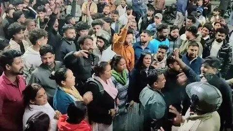 Fact Check 3  : नैनीतालमध्ये मुसलमानांची दुकानं पेटवली सांगत बांग्लादेशचा व्हिडिओ शेअर केला