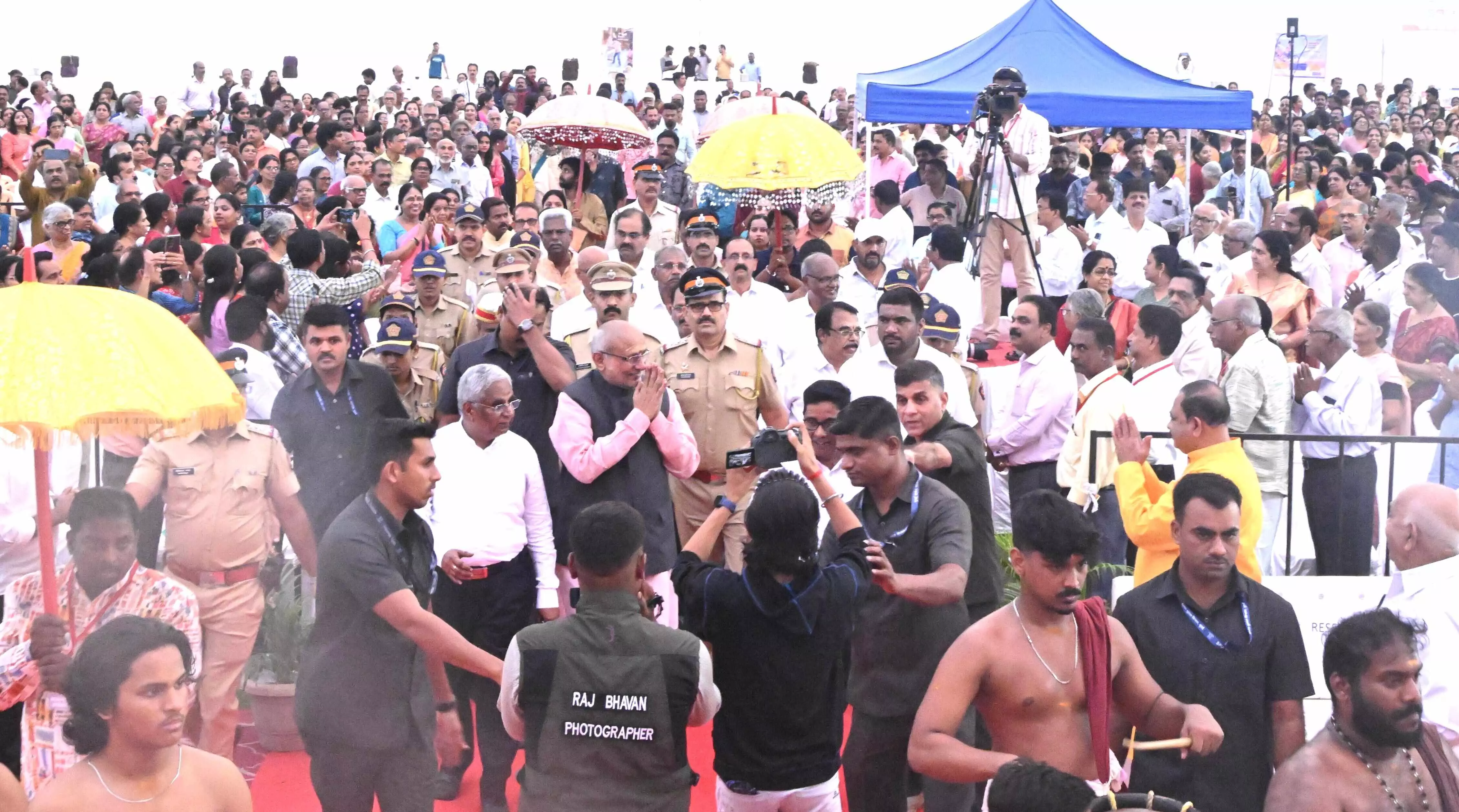 चेंबूरच्या श्री नारायण मंदिर समितीचे गरीब वस्तीतील शैक्षणिक कार्य कौतुकास्पद : राज्यपाल सी पी राधाकृष्णन