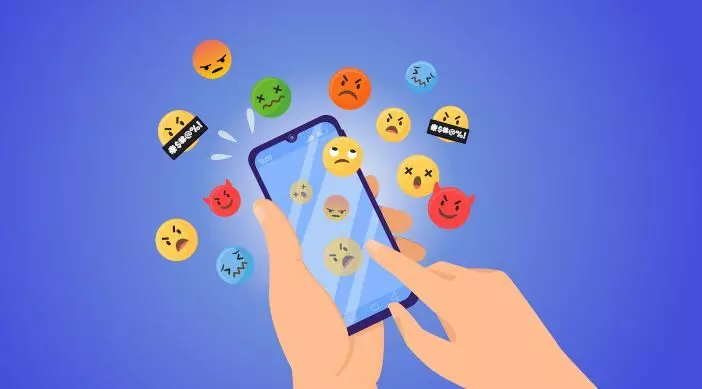 स्वातंत्र्य की स्वैराचार? सोशल मीडियावर नियंत्रणाची गरज