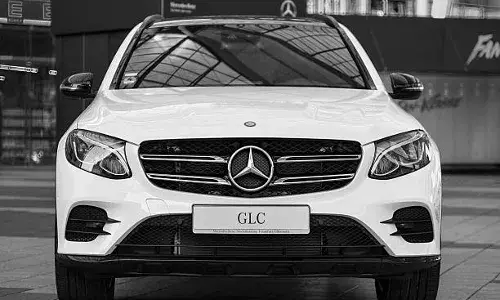 नवरात्रीत मर्सिडीज-बेंझची विक्रमी विक्री, 9 दिवसांत 2,500 वाहनांची विक्री नवरात्रीत मर्सिडीज-बेंझची विक्रमी विक्री, 9 दिवसांत 2,500 वाहनांची विक्री