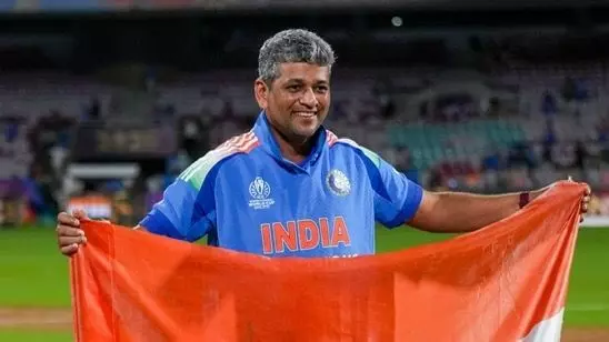 अनेक वर्षांच्या अंधारातून लख्ख प्रकाशझोतात आलेले ‘अमोल मुजुमदार’