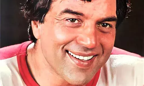 एकटा असलो तरी मनासारखं जगतो तुम्ही देखील मनासारखं जगा - धर्मेंद्र एकटा असलो तरी मनासारखं जगतो तुम्ही देखील मनासारखं जगा - धर्मेंद्र