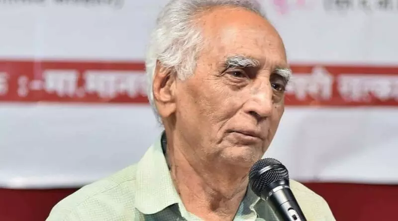 डॉ. बाबा आढाव यांची प्रकृती गंभीर, अफवा पसरवू किंवा अफवांवर विश्वास ठेवू नये, कुटुंबियांकडून विनंती निवेदन