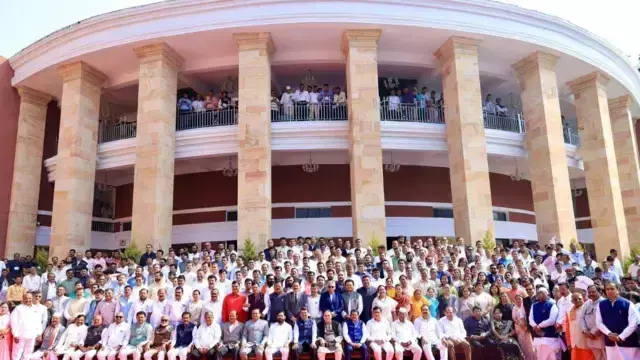 Maharashtra Winter Session Nagpur 2025 : यंदाचं अधिवेशन विरोधी पक्षनेत्याशिवाय !