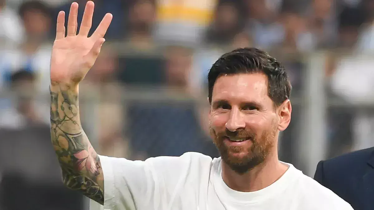 Football मैदानापलीकडचा Lionel Messi