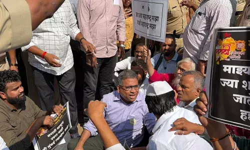 BMC Commissioner Bhushan Gagrani राजीनामा द्या, मराठी अभ्यास केंद्राचा मुंबई महापालिकेवर एल्गार, काय घडलं काल?