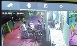 Beed | नगरसेवक निवडणुकीनंतर दहशत, कोयता फिरवत धमकी