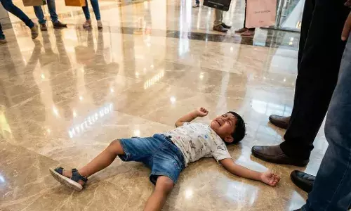 Positive Parenting : कणखर व्यक्तिमत्त्व घडवायला पालकांनाही थोडं दगडासारखं घट्ट व्हावं लागतं!