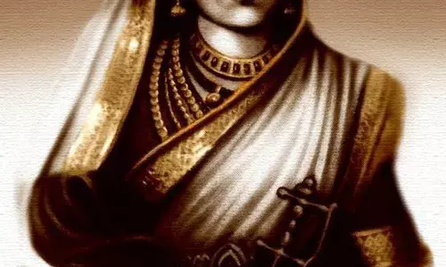 जिजाऊ : वर्तमान आणि भविष्य घडवणाऱ्या विचारशक्ती जिजाऊ : वर्तमान आणि भविष्य घडवणाऱ्या विचारशक्ती