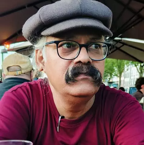 author-thumb author-thhumb