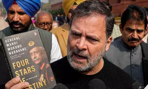 India-China Border : संसदेत जनरल नरवणेंच्या पुस्तकावर इतका गदारोळ का? India-China Border : संसदेत जनरल नरवणेंच्या पुस्तकावर इतका गदारोळ का?