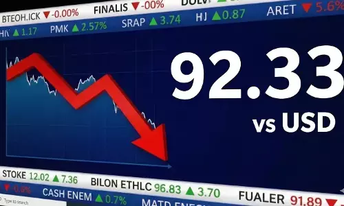 रुपयाची ऐतिहासिक घसरण! ९२.३३ चा निचांकी स्तर; कच्च्या तेलाच्या भडक्याचा भारतीय अर्थव्यवस्थेला फटका