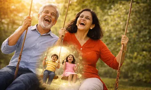 Aging and Self Reflection : आरशातील सुरकुत्या आणि मनातील निरागस बालपण... वाढत्या वयाशी कसं जुळवून घ्यायचं?