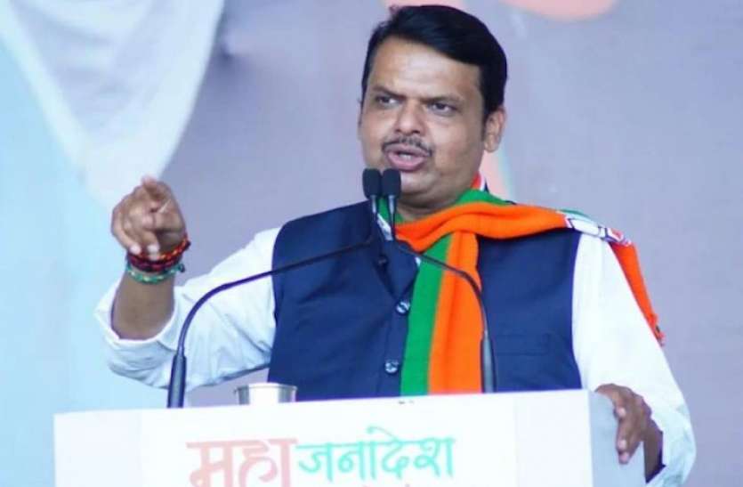शेतकऱ्यांसाठी फडणवीसांनी केलेली ‘त्या’ पॅकेजची घोषणा हवेतच?