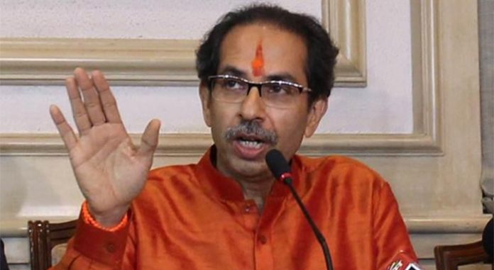 Saamana Editorial: भाजपने पक्षांतर्गत गोंधळ मिटवावा, सामनामधून चिमटे Saamana Editorial: भाजपने पक्षांतर्गत गोंधळ मिटवावा, सामनामधून चिमटे