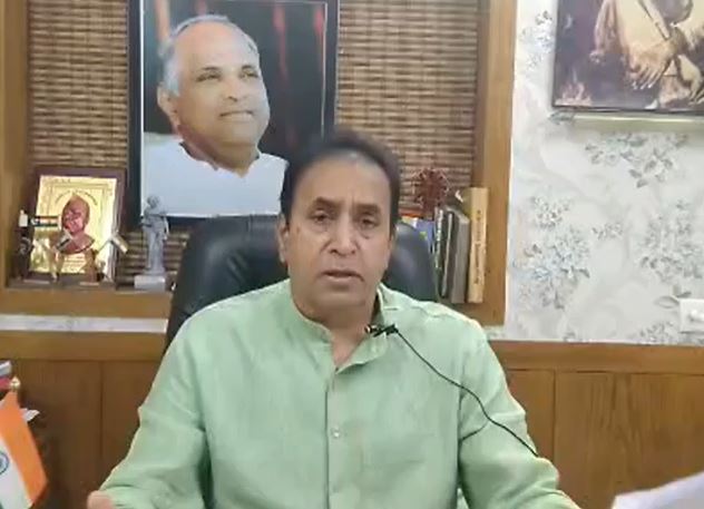 केवळ मानवतेच्या आधारावर अमिताभ गुप्तांनी वाधवान यांना पत्र दिलं - गृहमंत्री केवळ मानवतेच्या आधारावर अमिताभ गुप्तांनी वाधवान यांना पत्र दिलं - गृहमंत्री