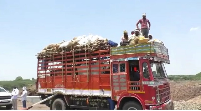 अखेर ते ऊसतोड कामगार स्वगृही परतले ! अखेर ते ऊसतोड कामगार स्वगृही परतले !
