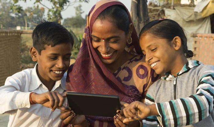 Online Education: मोबाईल व्हॅन, ग्रामीण भागातील विद्यार्थ्यांसाठी ठरु शकते वरदान!: तानाजी कांबळे