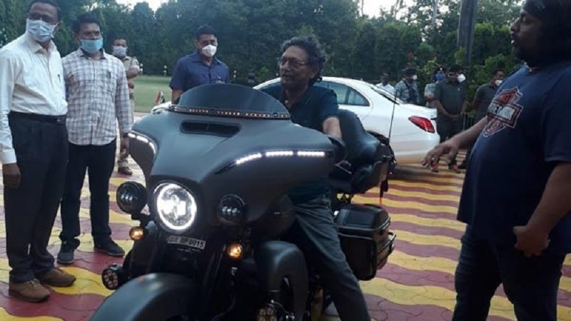 सरन्यायाधीशांचा ‘तो’ फोटो आणि वाद सरन्यायाधीशांचा ‘तो’ फोटो आणि वाद