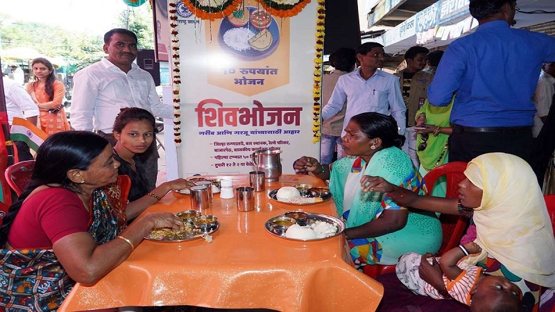 जून महिन्यातही शिवभोजन थाळ्याचं वाटप मोठ्या प्रमाणात, आत्तापर्यंत वाटल्या लाखो थाळ्या....