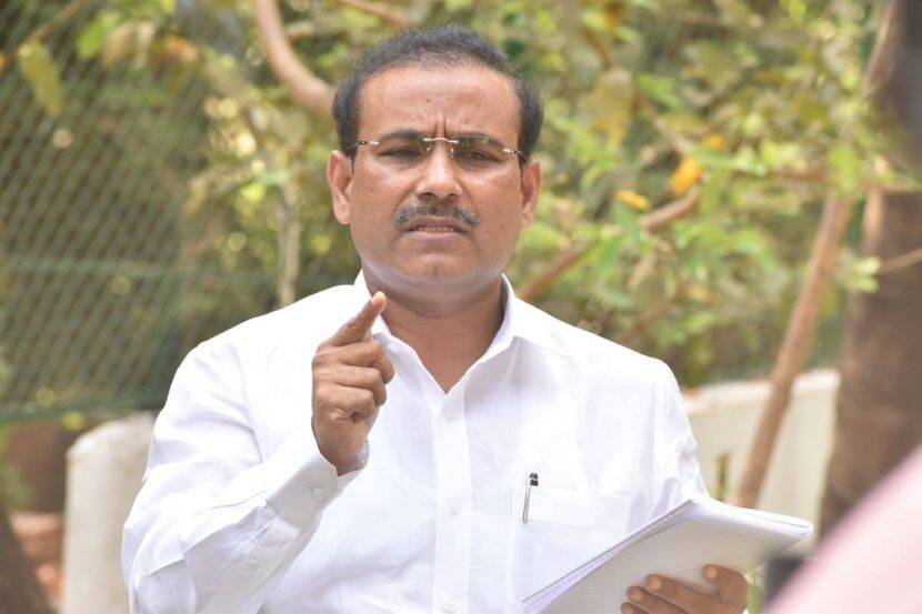 कोरोना बाधीत रूग्ण शिरला राजेश टोपे यांच्या बैठकीत