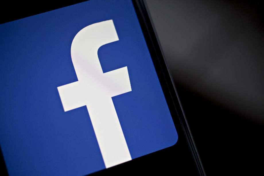 #BanonFacebook: फेसबूक वर बंदी घालावी का? : मुग्धा कर्णिक