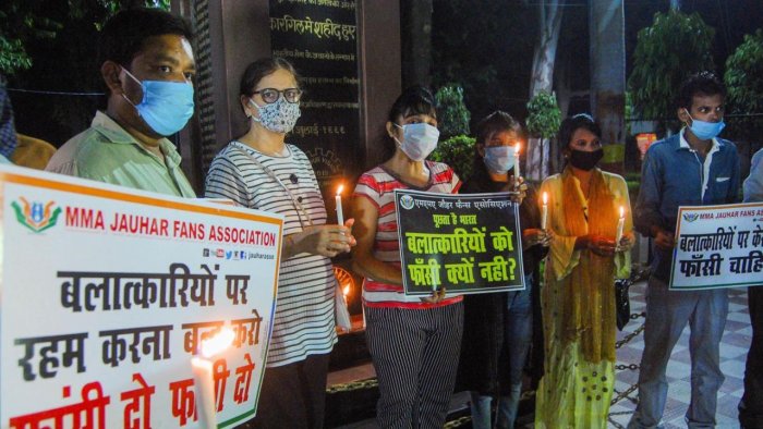 हाथरस बलात्कार प्रकरणावर योगी आदित्यनाथ सरकार संशयाच्या भोवऱ्यात हाथरस बलात्कार प्रकरणावर योगी आदित्यनाथ सरकार संशयाच्या भोवऱ्यात